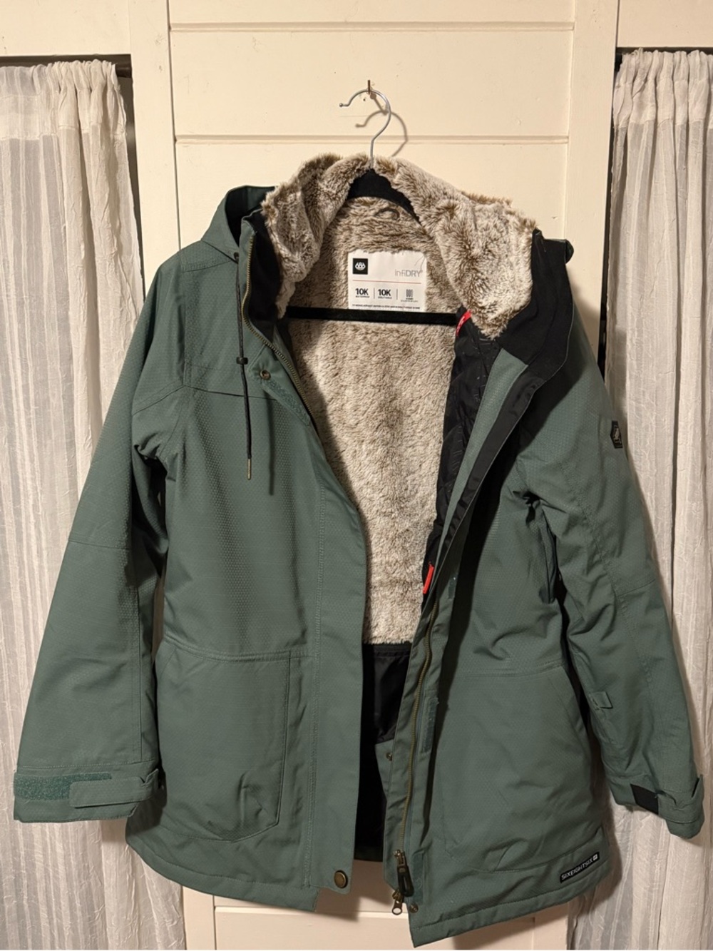 686 infidry Faux-Fur Lined Waterproof Jacket